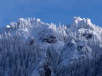 Eisiger Hirschenstein im Teleblick